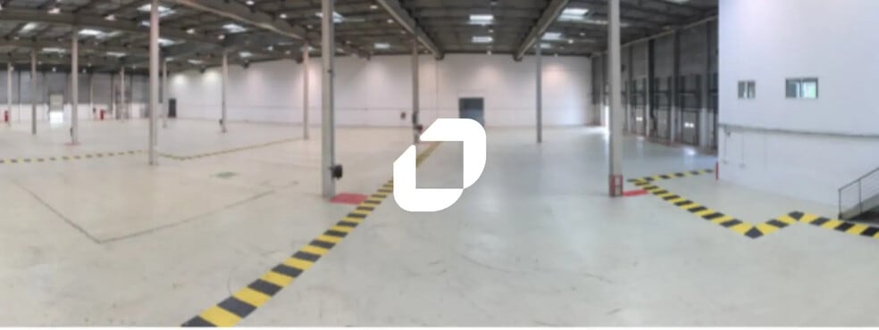 Industrial in Éragny to rent - Interior Photo - Image 3 of 11