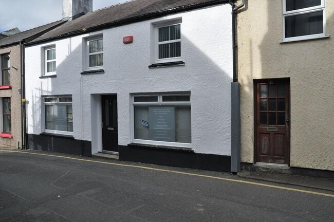 More details for 9 Market St, Amlwch - Retail to Rent