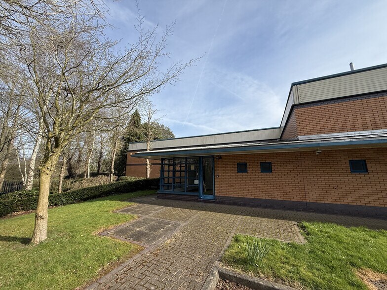 Beeston Ct, Runcorn to rent - Building Photo - Image 2 of 8