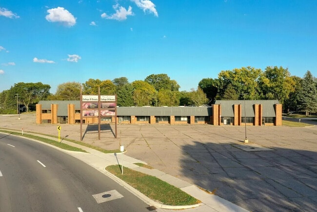 More details for 38116-38160 S Gratiot Ave, Clinton Township, MI - Retail for Sale
