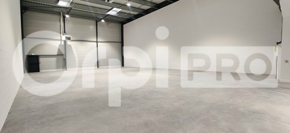 Light Industrial in Corbeil-Essonnes to rent - Interior Photo - Image 2 of 10