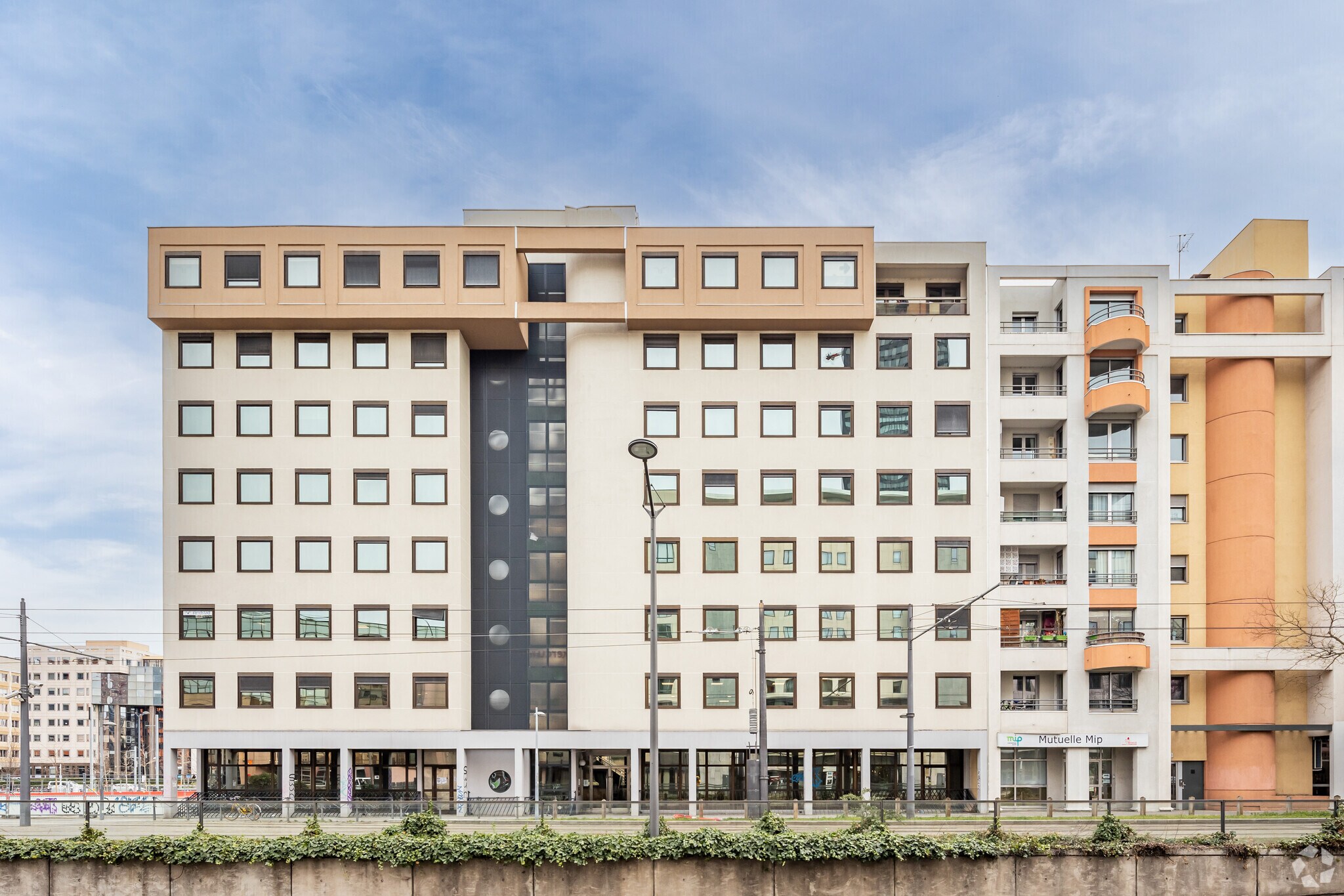 Office in Lyon to rent Primary Photo- Image 1 of 4