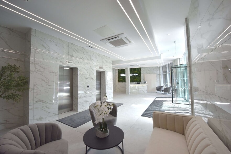 1 Lowry Plz, Salford to rent - Building Photo - Image 2 of 7