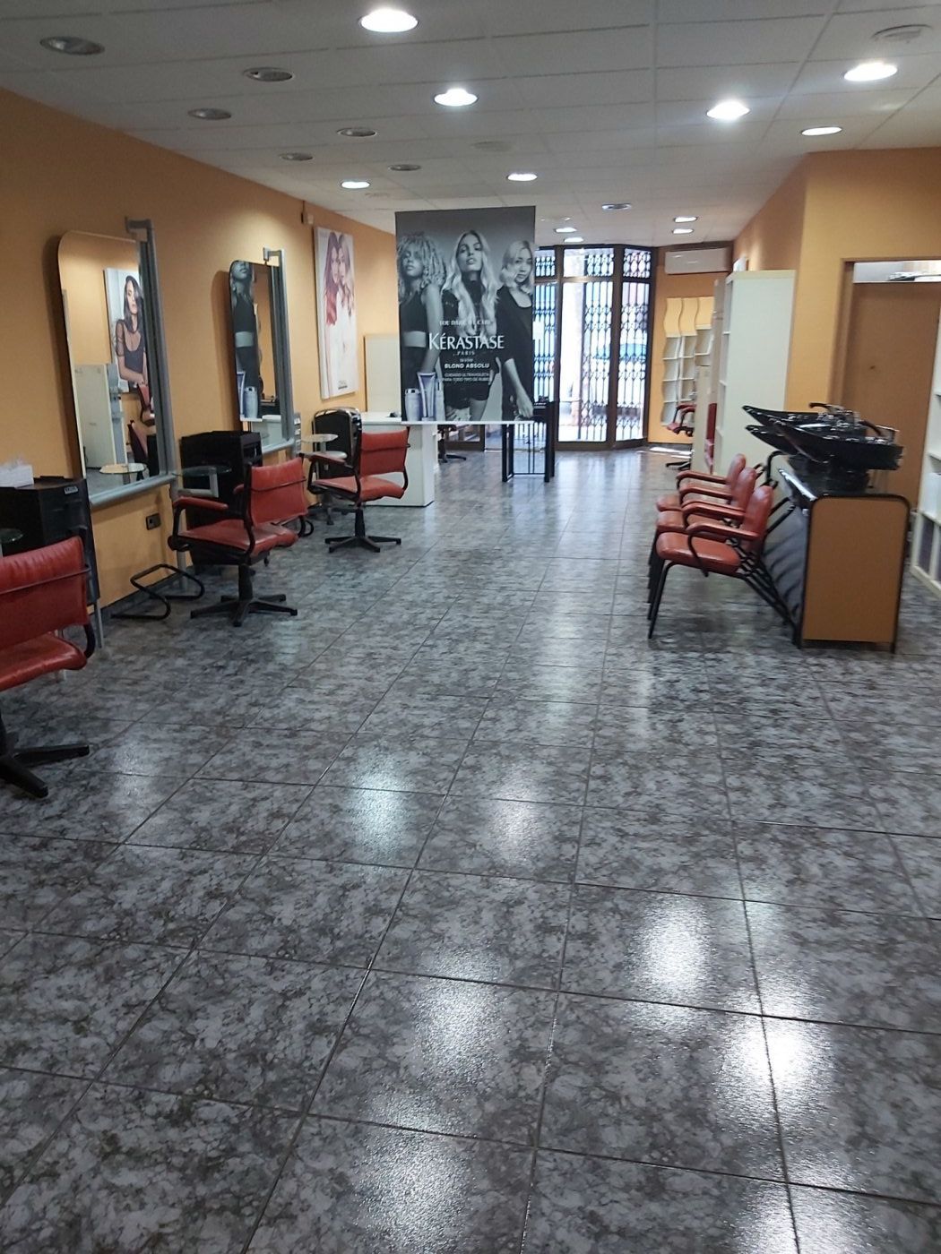 Retail in Martorell, Barcelona to rent Primary Photo- Image 1 of 2