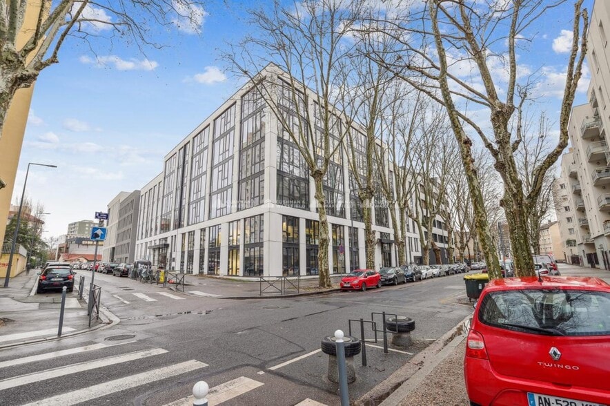 Office in Villeurbanne to rent - Building Photo - Image 2 of 14