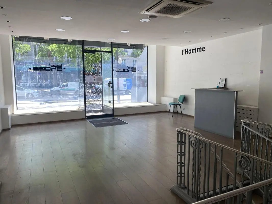 Retail in Paris to rent Interior Photo- Image 1 of 3