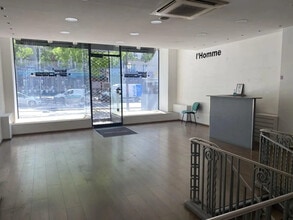 Retail in Paris to rent Interior Photo- Image 1 of 3