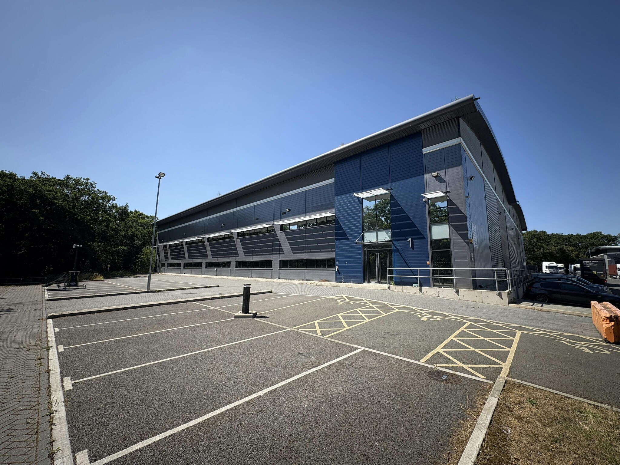 Crockfold Ln, Basingstoke to rent Building Photo- Image 1 of 4