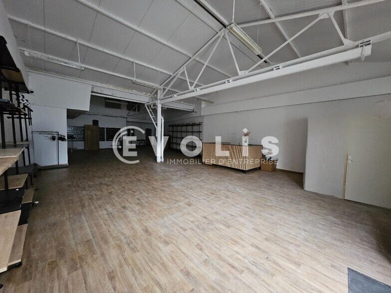 Light Industrial in Gentilly to rent - Interior Photo - Image 2 of 15