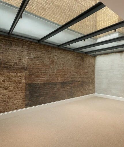 17 Carlisle St, London to rent - Interior Photo - Image 3 of 3