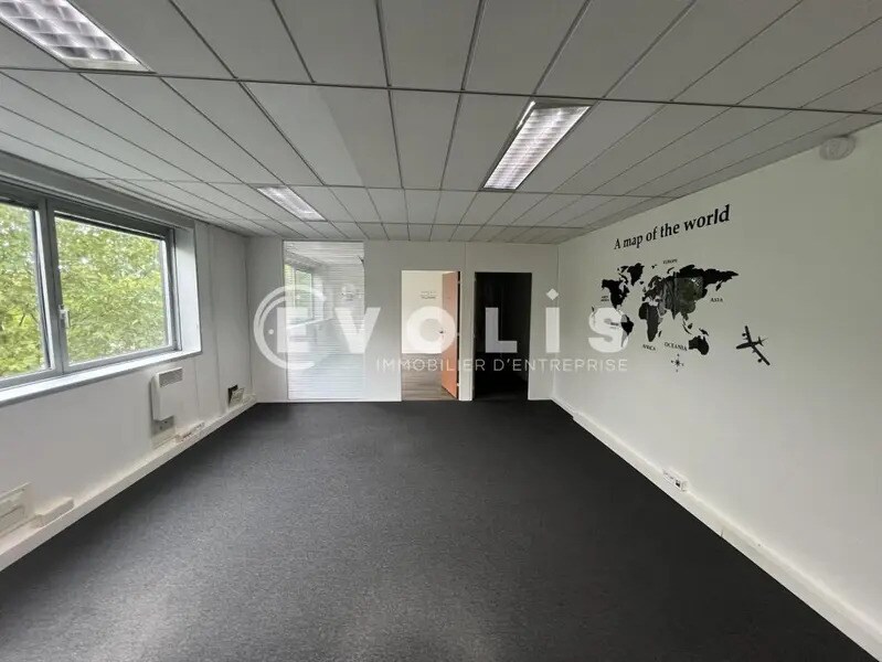 Office in Noisy-le-Grand to rent Interior Photo- Image 1 of 9