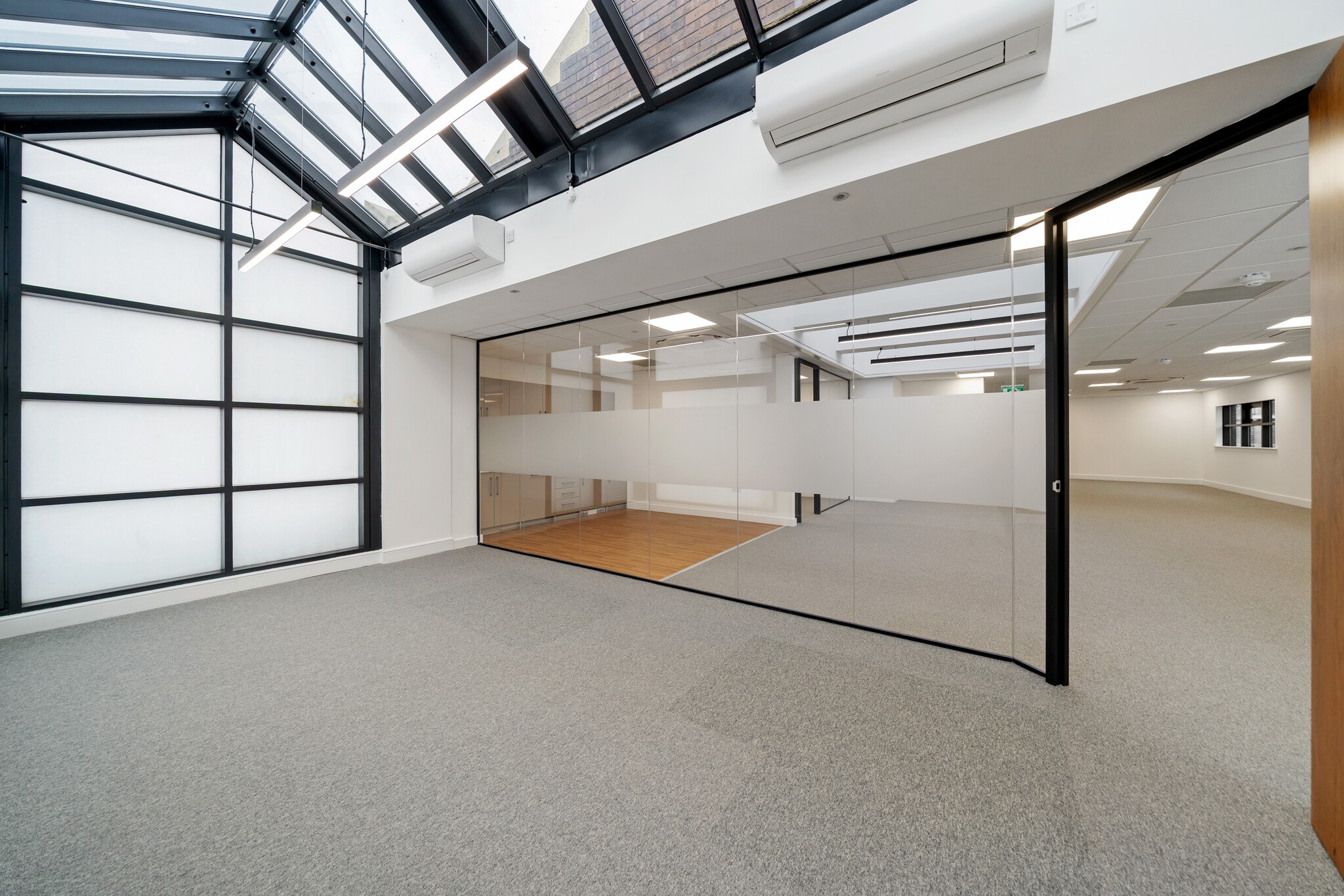 77 Kings Rd, London for sale Interior Photo- Image 1 of 1