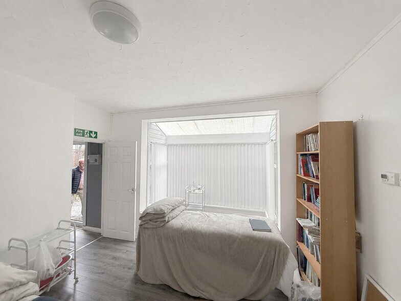 15 Murray St, Llanelli to rent - Interior Photo - Image 3 of 3