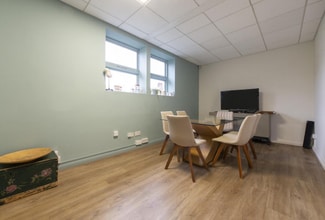 7A Coppetts Rd, London to rent Interior Photo- Image 2 of 4