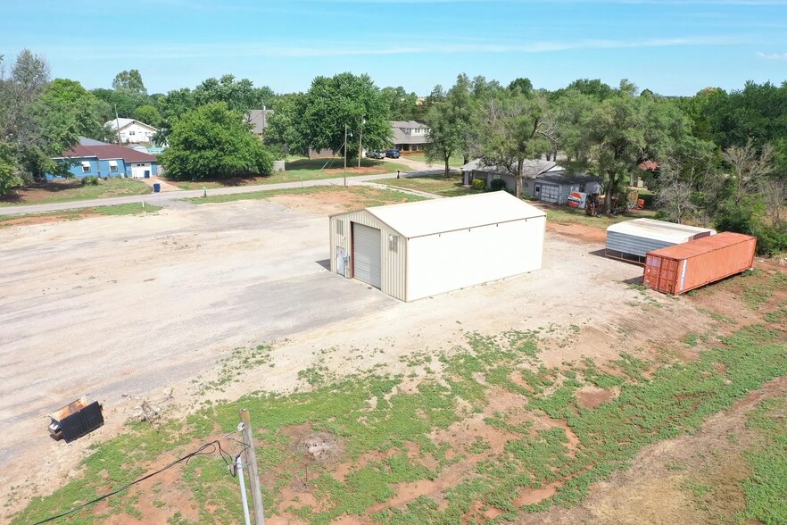 209 N 2nd St, Waukomis, OK for sale - Primary Photo - Image 1 of 1