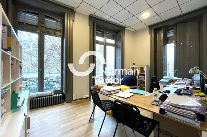 Office in Lyon to rent Interior Photo- Image 1 of 15