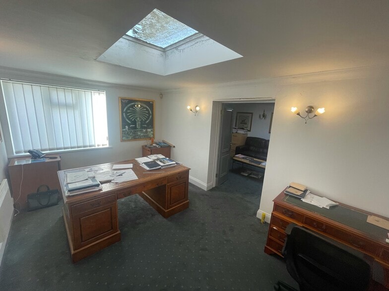 264 Sandbanks Rd, Poole to rent - Building Photo - Image 2 of 6