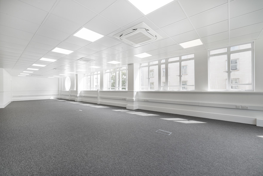 24-25 New Bond St, London to rent - Interior Photo - Image 2 of 8