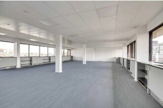 Office in Ivry-sur-Seine to rent Building Photo- Image 1 of 5