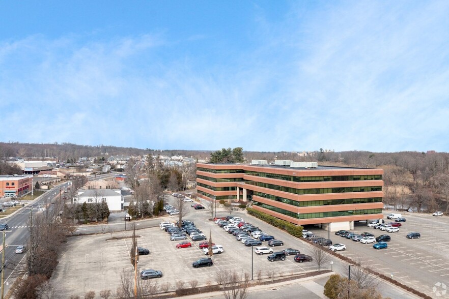 501 Kings Hwy E, Fairfield, CT for rent - Building Photo - Image 3 of 9