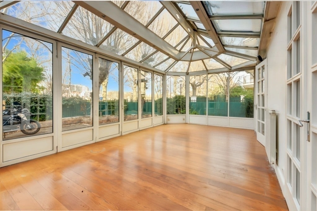 Boulevard Vital Bouhot, Neuilly-sur-Seine for sale Building Photo- Image 1 of 10
