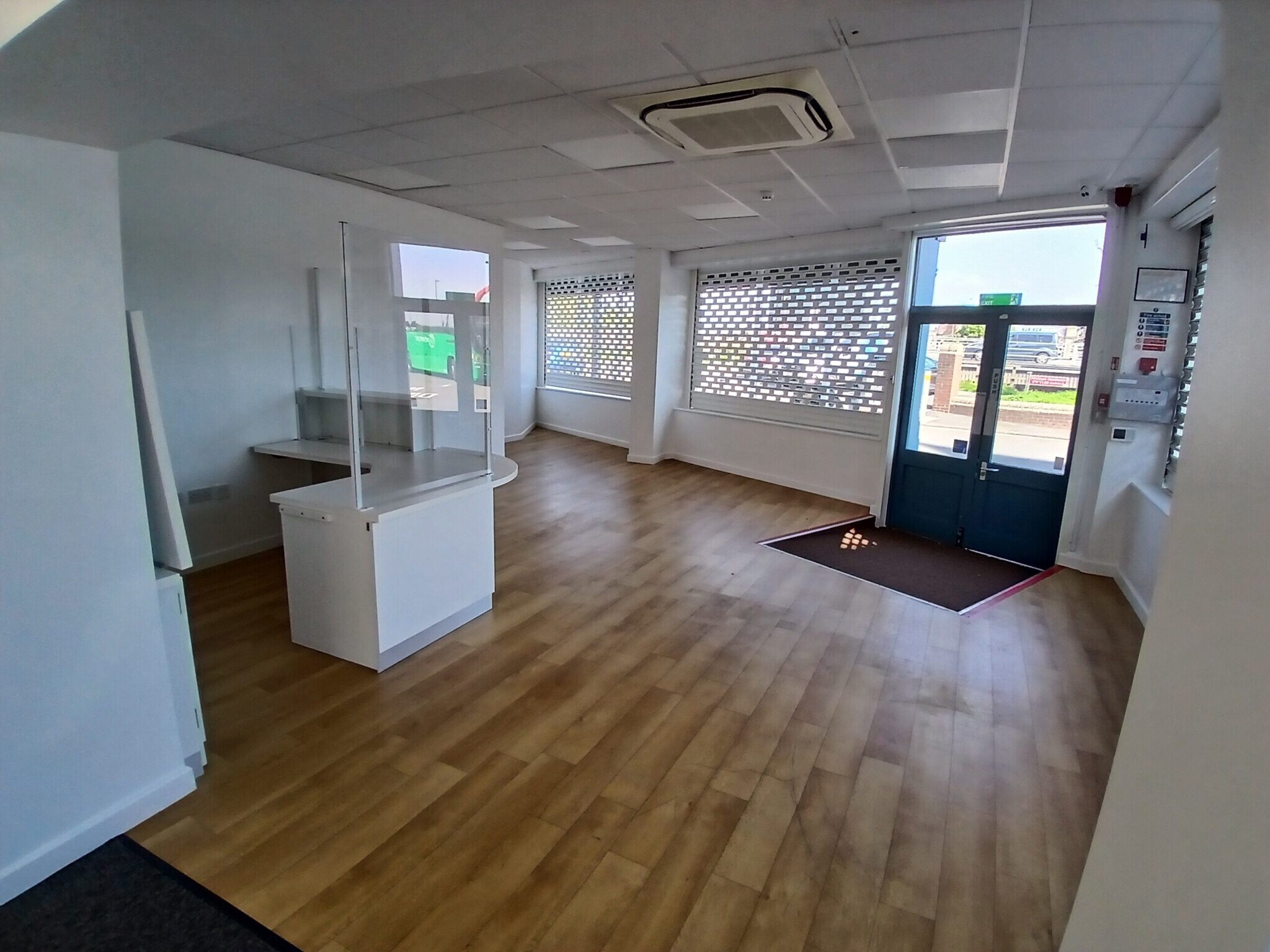 195 Upper Dock St, Newport to rent Interior Photo- Image 1 of 6