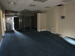 21-31 Queensway, Halesowen to rent Interior Photo- Image 2 of 2