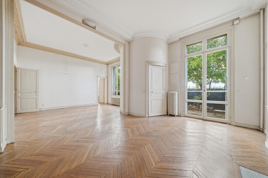 Build-to-Rent in Paris for sale - Building Photo - Image 3 of 7