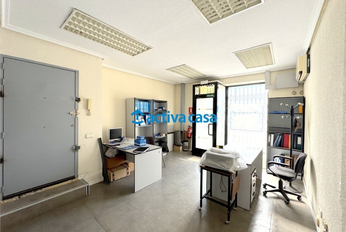 Madrid, MAD 28005 - - - Interior Photo - Image 2 of 15