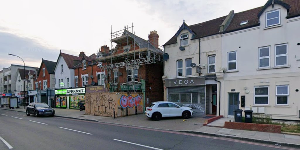 17 Brownhill Rd, London to rent Building Photo- Image 1 of 12