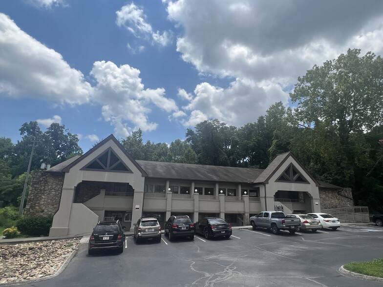 6906 Kingston Pike, Knoxville, TN for sale - Building Photo - Image 1 of 1