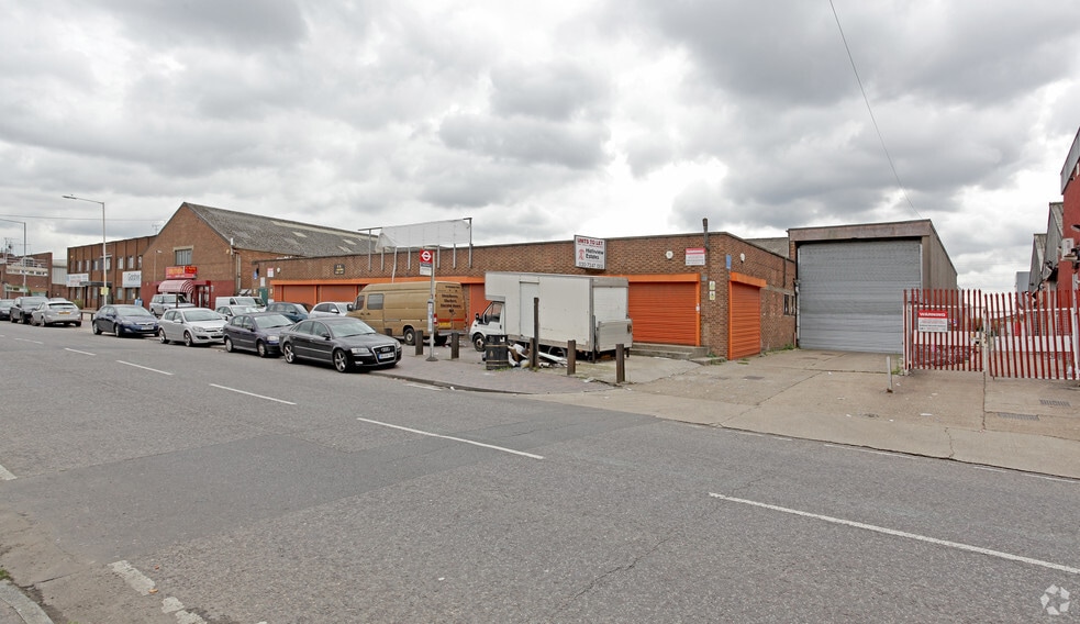10 Thames Rd, Barking to rent - Building Photo - Image 3 of 8