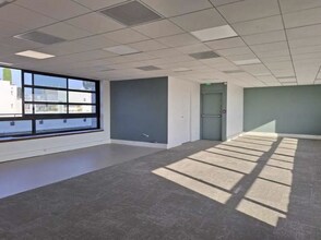 Office in Levallois-Perret to rent Interior Photo- Image 2 of 12