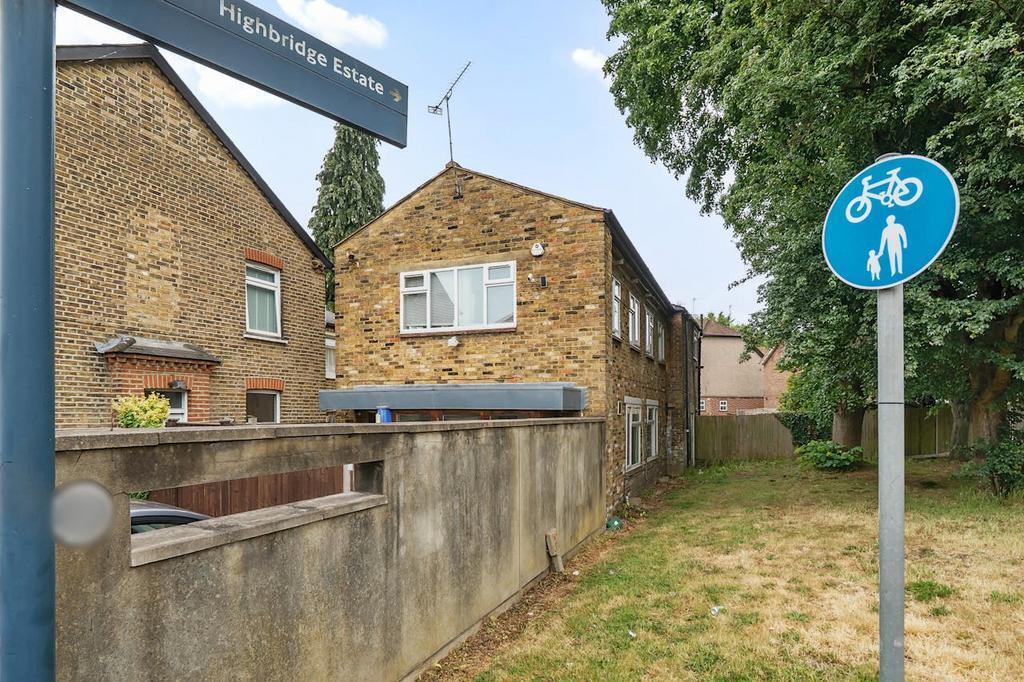 40 New Windsor St, Uxbridge for sale Building Photo- Image 1 of 15