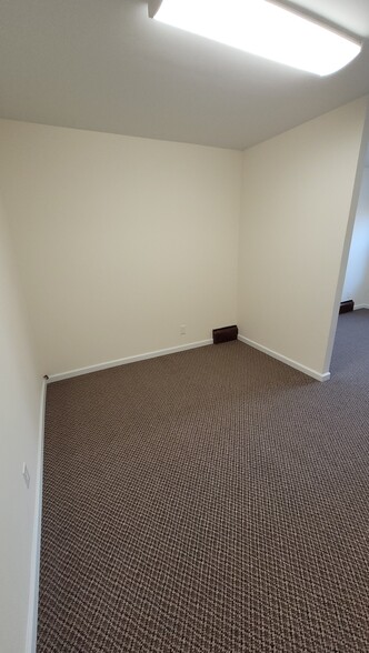 3034-3040 E Tremont Ave, Bronx, NY for rent - Interior Photo - Image 3 of 5