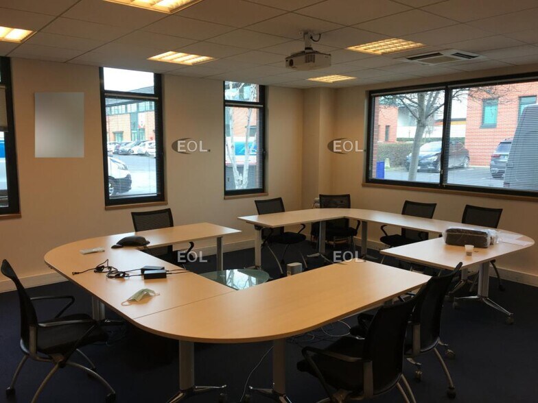 Industrial in Saint-Denis to rent - Interior Photo - Image 2 of 3