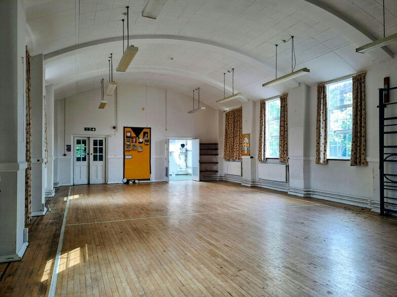 Orchard Gardens, Chichester for sale - Building Photo - Image 2 of 14