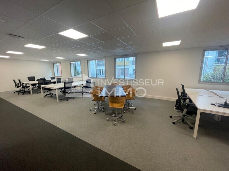 Office in Boulogne-Billancourt to rent - Building Photo - Image 1 of 3
