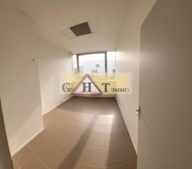Office in Boissy-Saint-Léger to rent - Interior Photo - Image 2 of 2