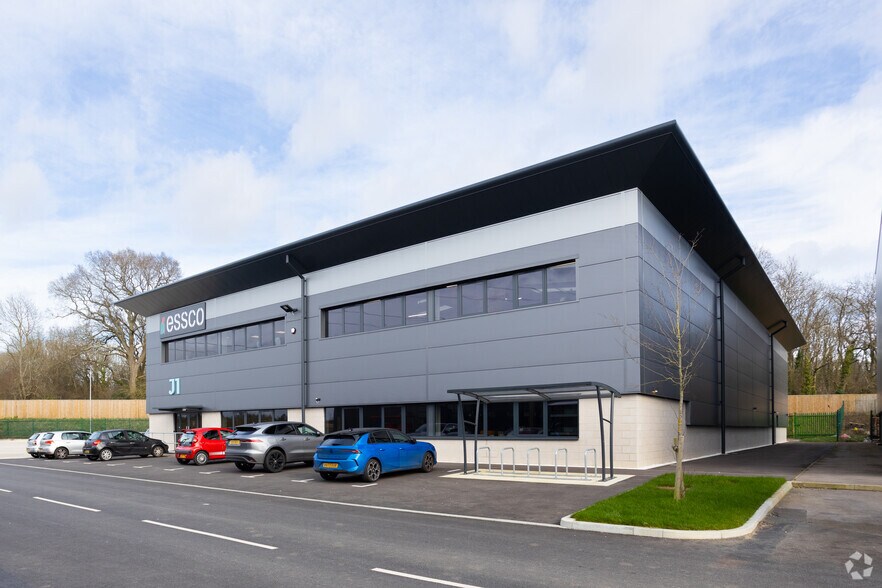 J1 Adanac Dr, Nursling for sale - Primary Photo - Image 1 of 1