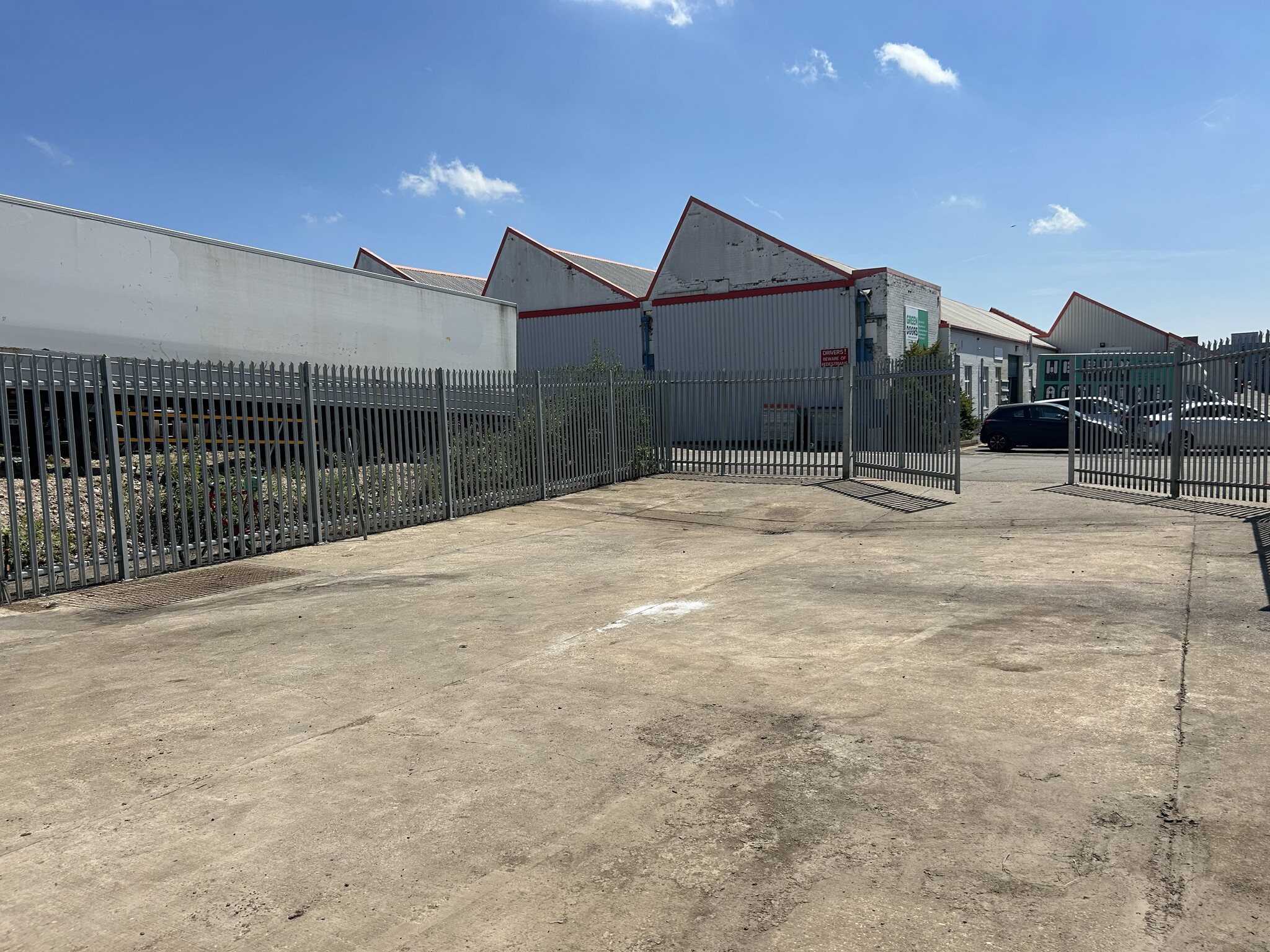 Leagrave Rd, Luton to rent Primary Photo- Image 1 of 5