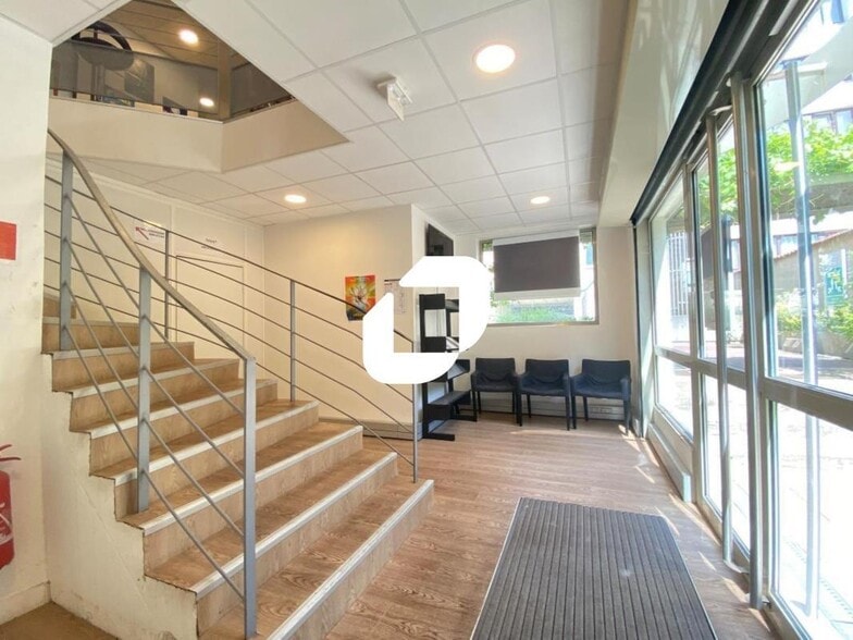 Office in Boulogne-Billancourt to rent - Building Photo - Image 2 of 4