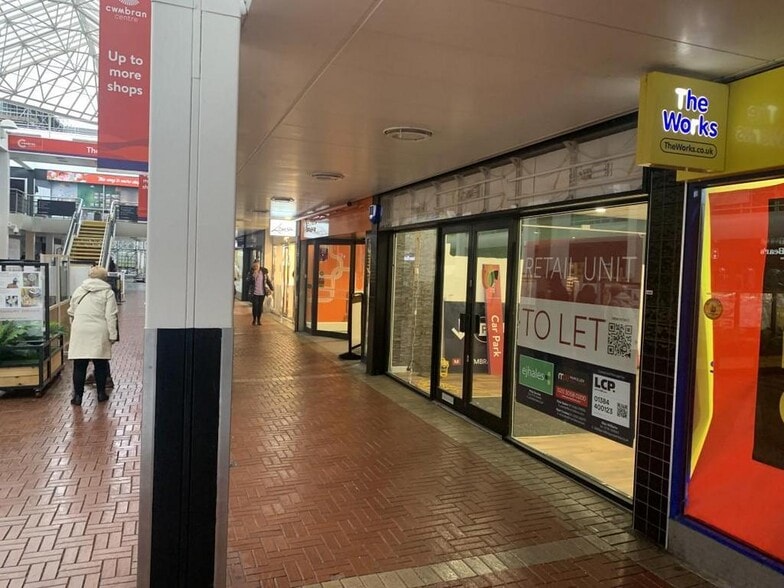 2-4 Monmouth Walk, Cwmbran to rent - Building Photo - Image 2 of 8