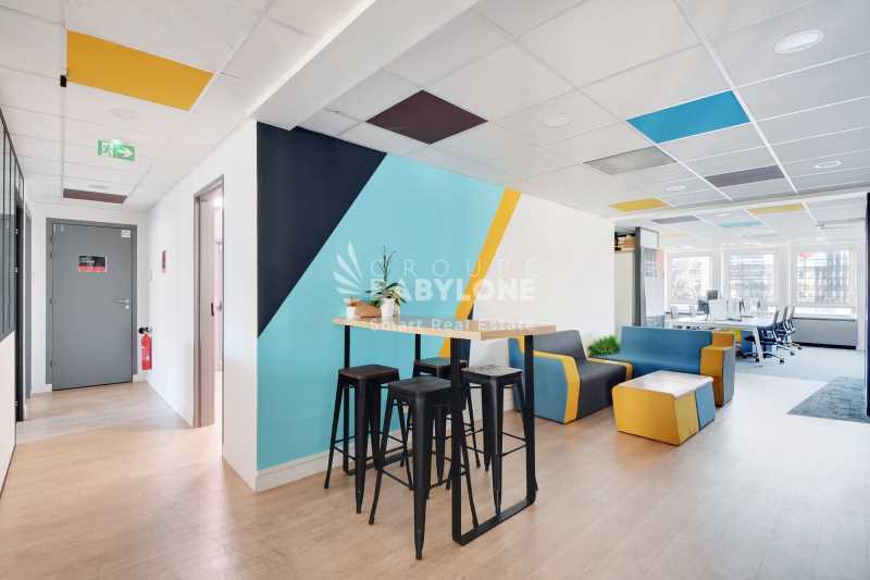 Office in Neuilly-sur-Seine to rent Interior Photo- Image 1 of 12