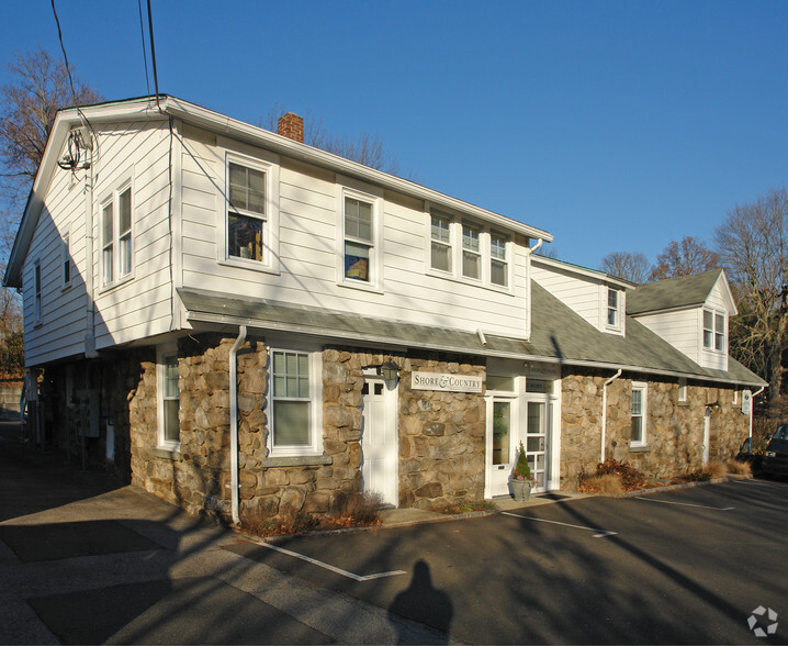 17 Wilmot Ln, Riverside, CT for rent - Building Photo - Image 2 of 8