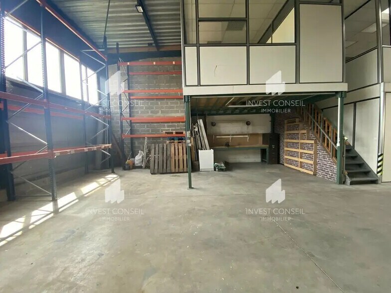 Office in Le Plessis-Bouchard to rent - Primary Photo - Image 2 of 16