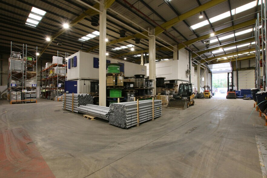 620 Europa Blvd, Warrington to rent - Interior Photo - Image 2 of 12