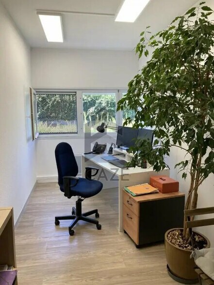 Office in Cenon to rent - Interior Photo - Image 2 of 6