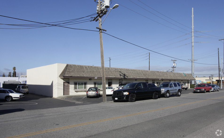 3670-3684 Bassett St, Santa Clara, CA for rent - Building Photo - Image 1 of 3