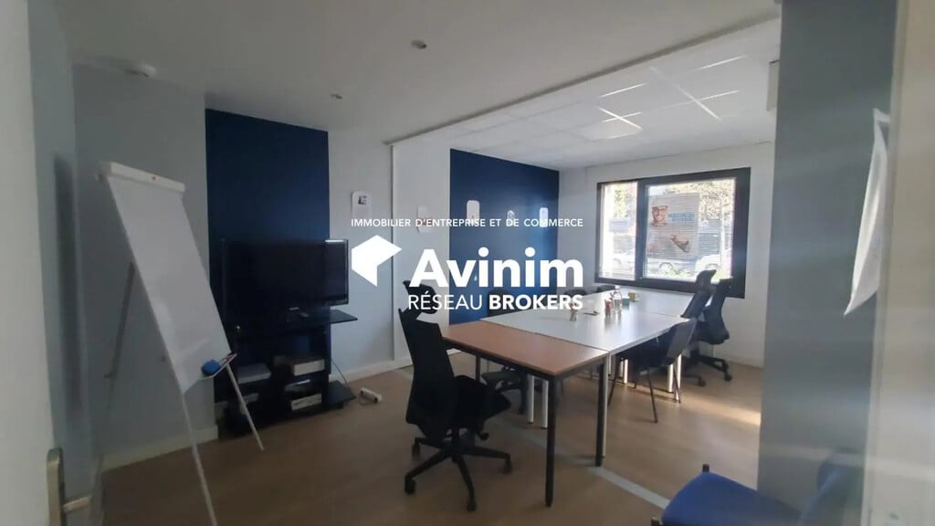 Location Bureaux 122 m² - Photo 1
